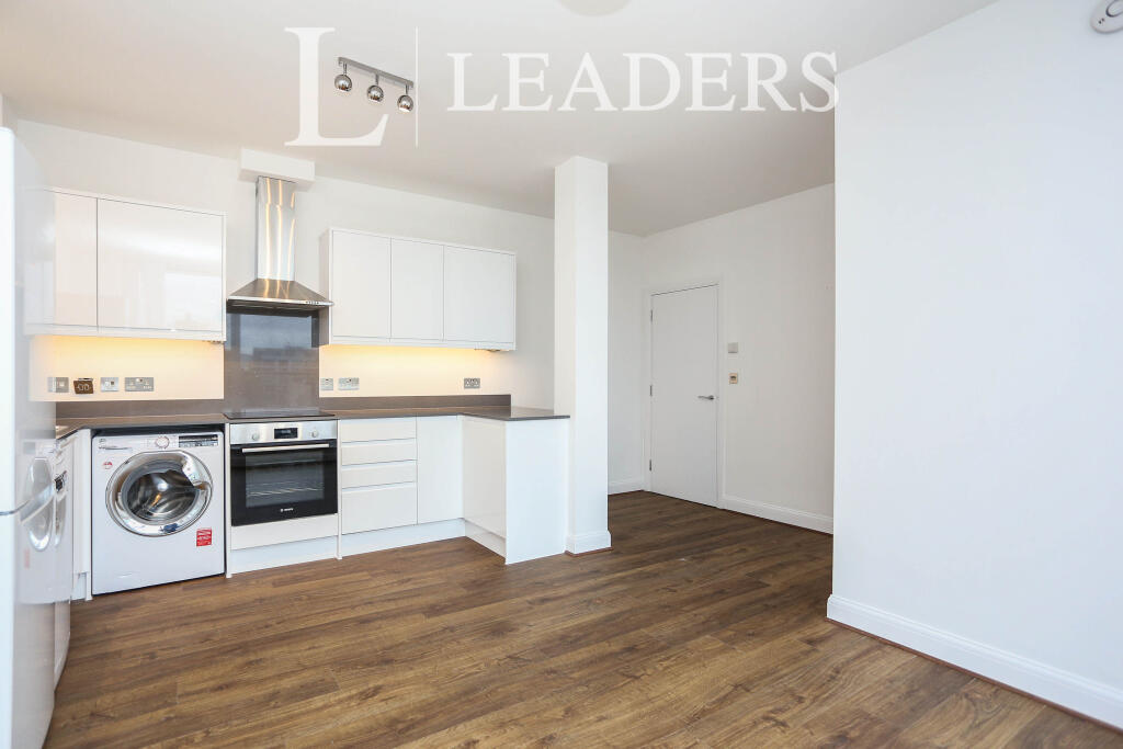 1 bed 1st Floor Flat for rent in London. From Leaders Sales - Forest Hill