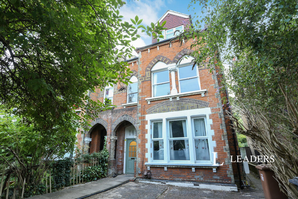 1 bed 1st Floor Flat for rent in Penge. From Leaders Sales - Forest Hill 1 bed 1st Floor Flat for rent in Penge. From Leaders Sales - Forest Hill