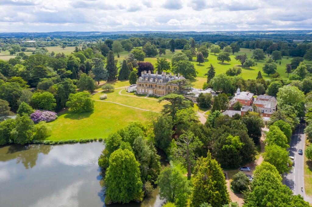 3 bed Apartment for rent in Downside. From Grosvenor Billinghurst - Cobham