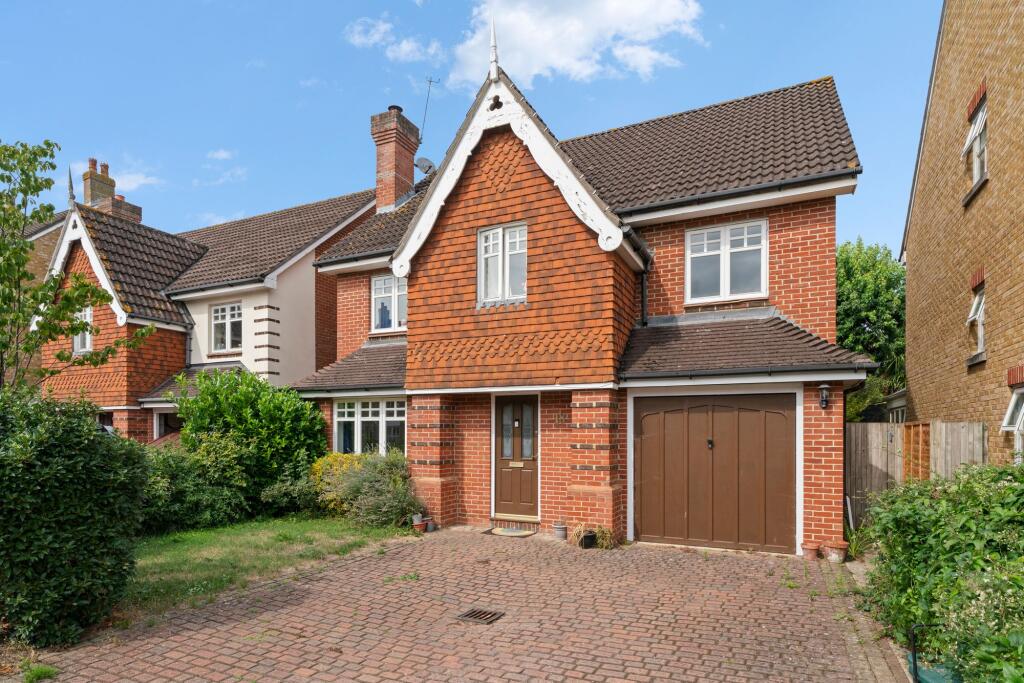 5 bed Detached for rent in Weston Green. From Grosvenor Billinghurst - Cobham 5 bed Detached for rent in Weston Green. From Grosvenor Billinghurst - Cobham