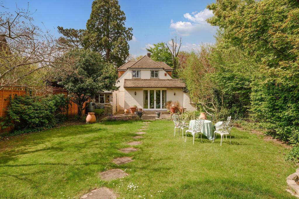 2 bed Detached for rent in Stoke D'Abernon. From Grosvenor Billinghurst - Cobham