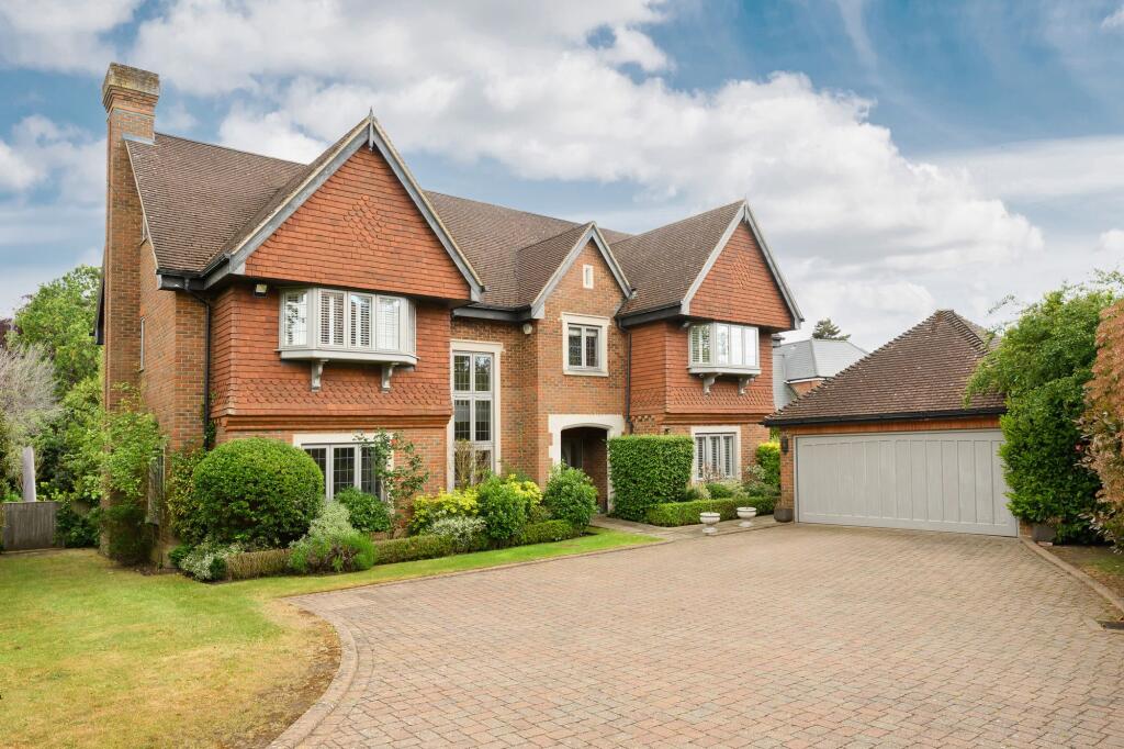 5 bed Detached for rent in Stoke D'Abernon. From Grosvenor Billinghurst - Cobham