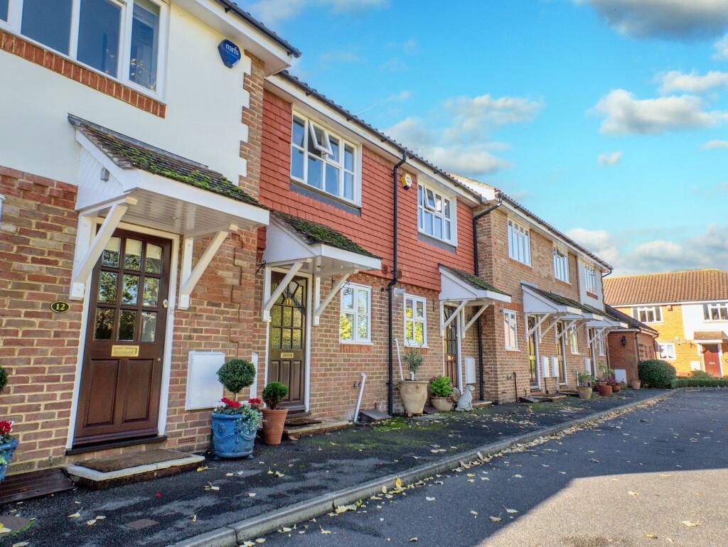 2 bed Mid Terraced House for rent in Stoke D'Abernon. From Grosvenor Billinghurst - Cobham