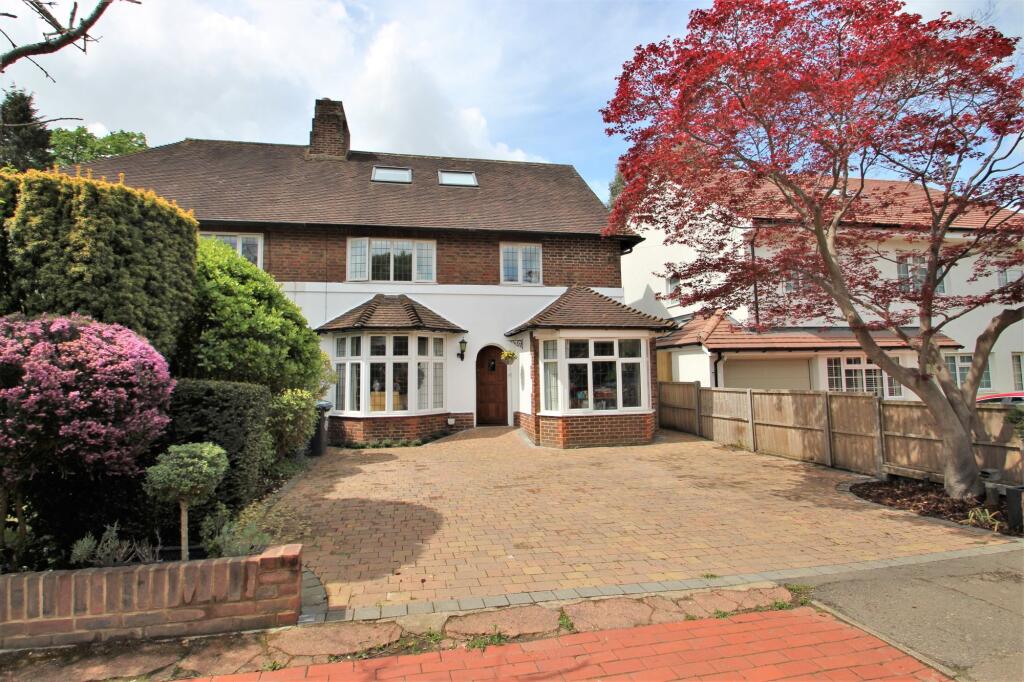 5 bed Semi Detached for rent in Claygate. From Grosvenor Billinghurst - Cobham 5 bed Semi Detached for rent in Claygate. From Grosvenor Billinghurst - Cobham