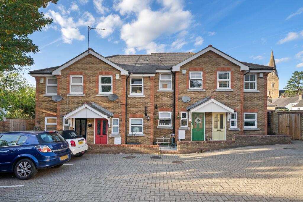 2 bed Mid Terraced House for rent in Esher. From Grosvenor Billinghurst - Cobham 2 bed Mid Terraced House for rent in Esher. From Grosvenor Billinghurst - Cobham