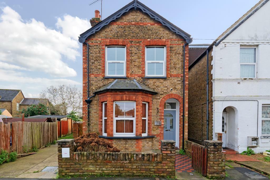 4 bed End Terraced House for rent in Feltham. From Chancellors Sunbury