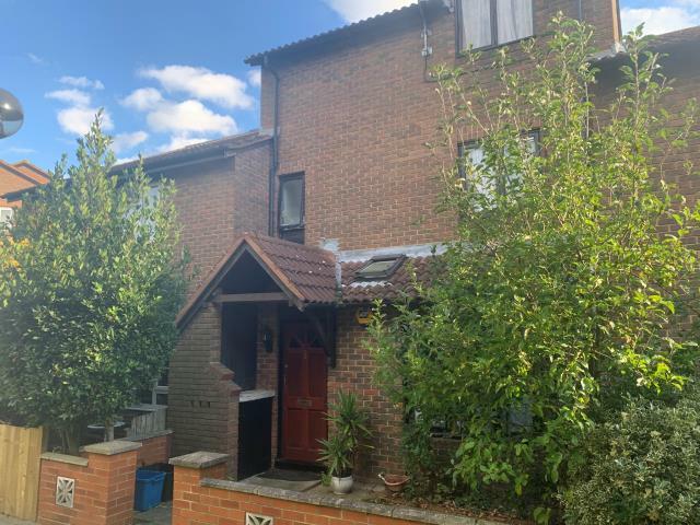 4 bed Mid Terraced House for rent in Hampton. From Chancellors Sunbury