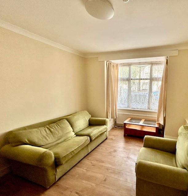 6 bed Detached for rent in Southall. From Chancellors - Sunbury