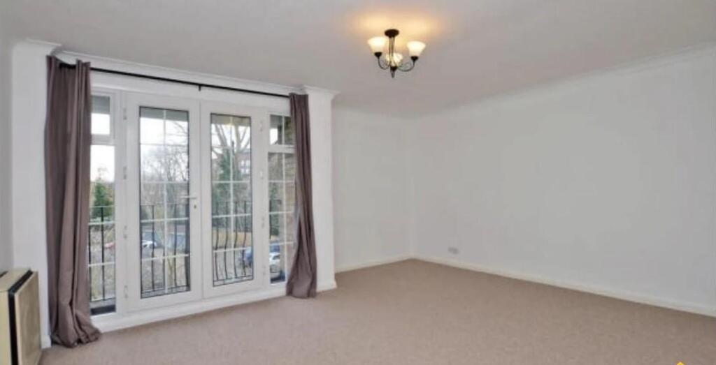 3 bed 1st Floor Flat for rent in Staines-upon-Thames. From Chancellors - Sunbury