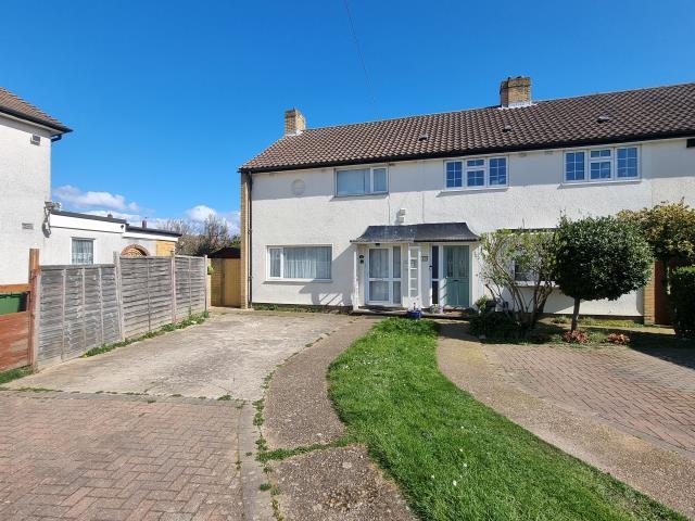 4 bed Mid Terraced House for rent in West Bedfont. From Chancellors - Sunbury