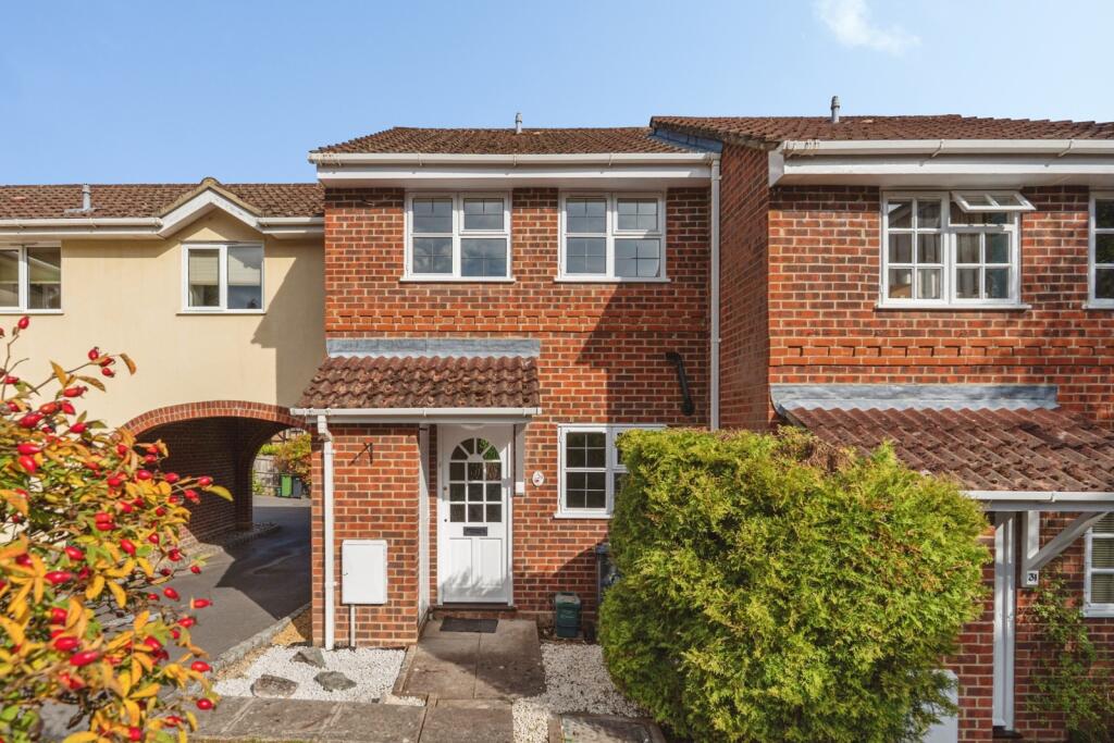 2 bed Mid Terraced House for rent in Lightwater. From Chancellors - Camberley Lettings 2 bed Mid Terraced House for rent in Lightwater. From Chancellors - Camberley Lettings