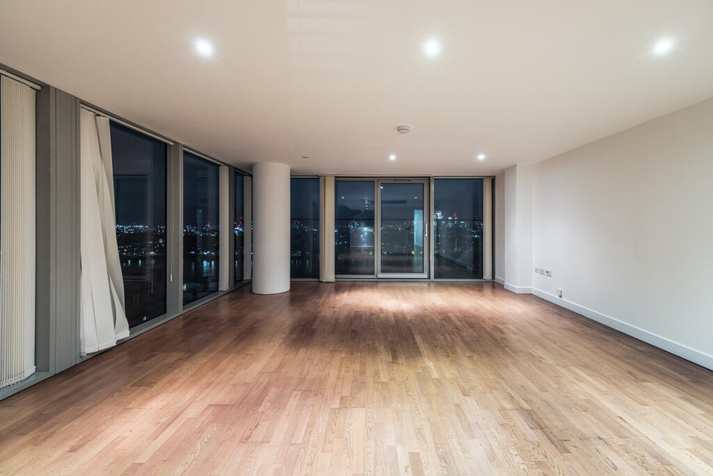 3 bed Apartment for rent in Poplar. From Urban Spaces 3 bed Apartment for rent in Poplar. From Urban Spaces