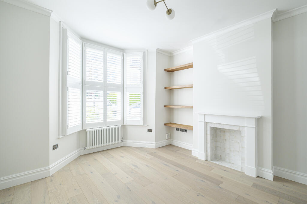 5 bed Mid Terraced House for rent in Clapham. From Urban Spaces