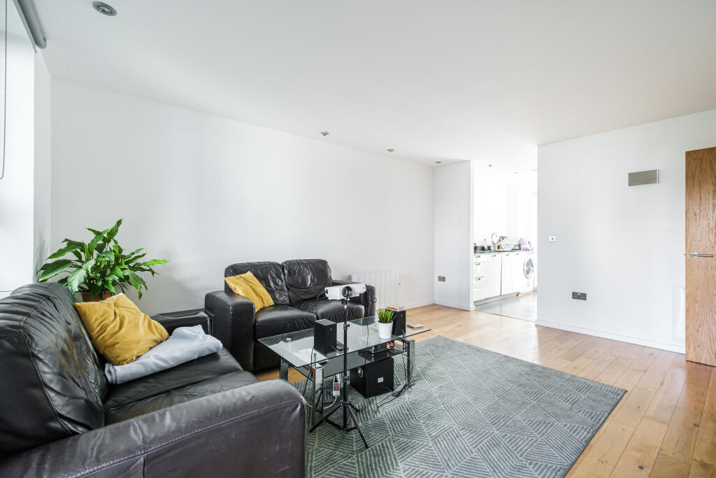 3 bed Apartment for rent in Wandsworth. From Urban Spaces 3 bed Apartment for rent in Wandsworth. From Urban Spaces