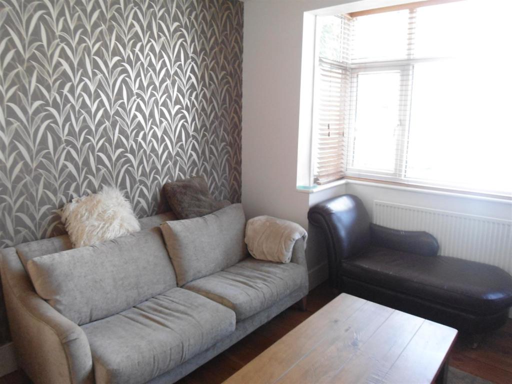 3 bed Mid Terraced House for rent in Merton. From Time2Move Tooting