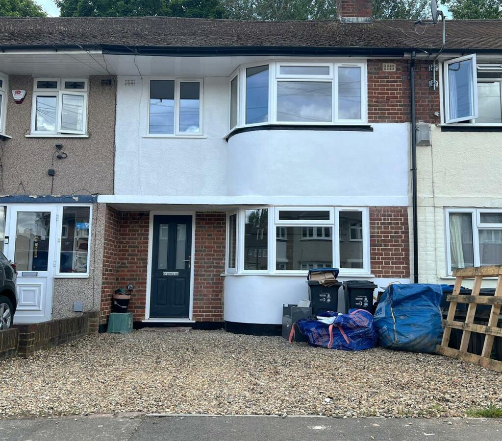 3 bed Mid Terraced House for rent in Mitcham. From Time2Move Tooting