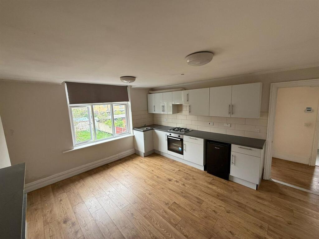 2 bed 1st Floor Flat for rent in Wallington. From Time2Move - Tooting