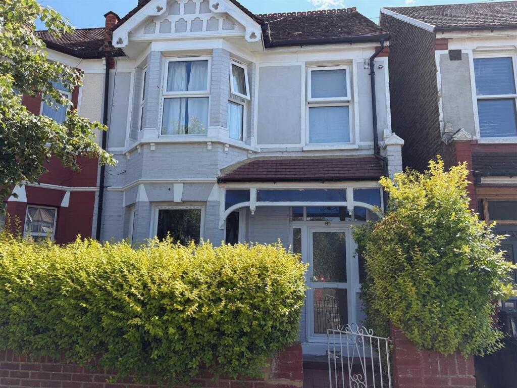 4 bed Mid Terraced House for rent in Merton. From Time2Move - Tooting 4 bed Mid Terraced House for rent in Merton. From Time2Move - Tooting