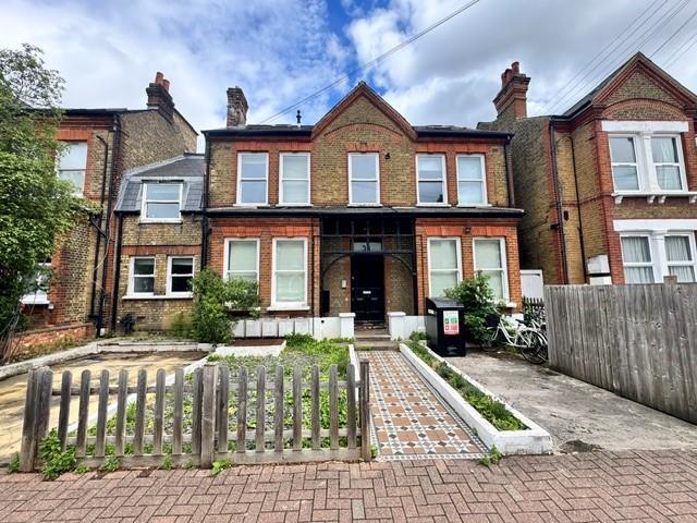 3 bed Apartment for rent in Streatham. From Time2Move - Tooting