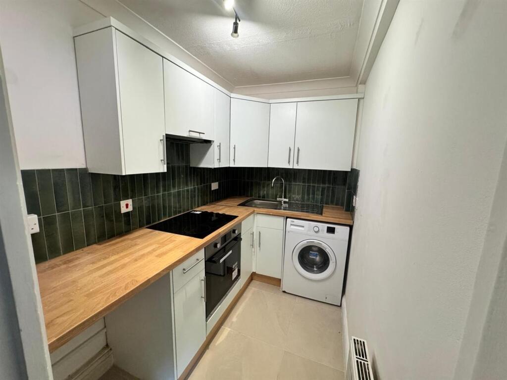 2 bed Annexe for rent in Banstead. From Time2Move - Tooting