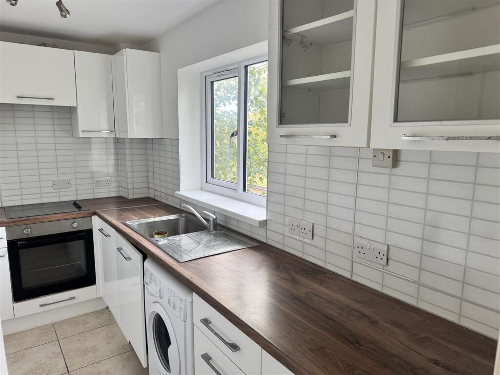 1 bed 1st Floor Flat for rent in Mitcham. From Time2Move - Tooting