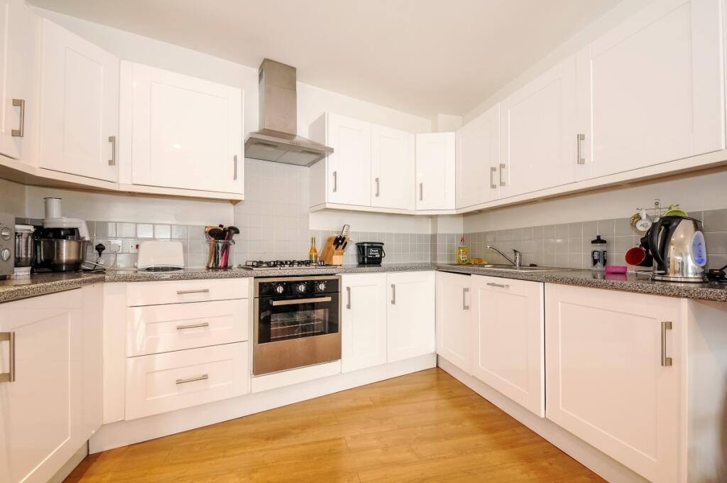 2 bed Flat for rent in Camberwell. From Kinleigh Folkard and Hayward East Dulwich - Sales and Lettings