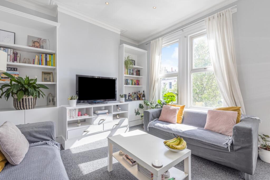 3 bed Apartment for rent in Camberwell. From Kinleigh Folkard and Hayward East Dulwich - Sales and Lettings