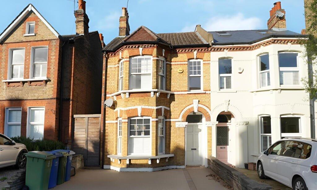 4 bed Semi Detached for rent in London. From Kinleigh Folkard & Hayward - Sales - East Dulwich 4 bed Semi Detached for rent in London. From Kinleigh Folkard & Hayward - Sales - East Dulwich