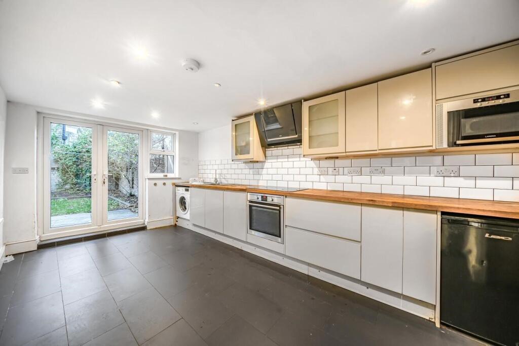 5 bed Mid Terraced House for rent in London. From Kinleigh Folkard & Hayward - Sales - East Dulwich 5 bed Mid Terraced House for rent in London. From Kinleigh Folkard & Hayward - Sales - East Dulwich