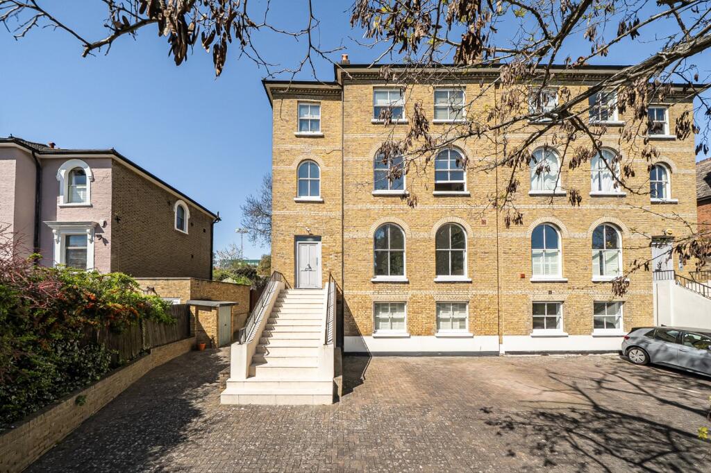 2 bed 1st Floor Flat for rent in London. From Kinleigh Folkard & Hayward - Sales - East Dulwich