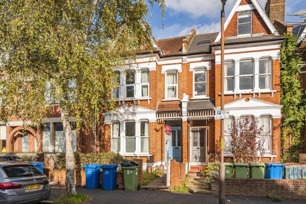 1 bed 1st Floor Flat for rent in London. From Kinleigh Folkard & Hayward - Sales - East Dulwich