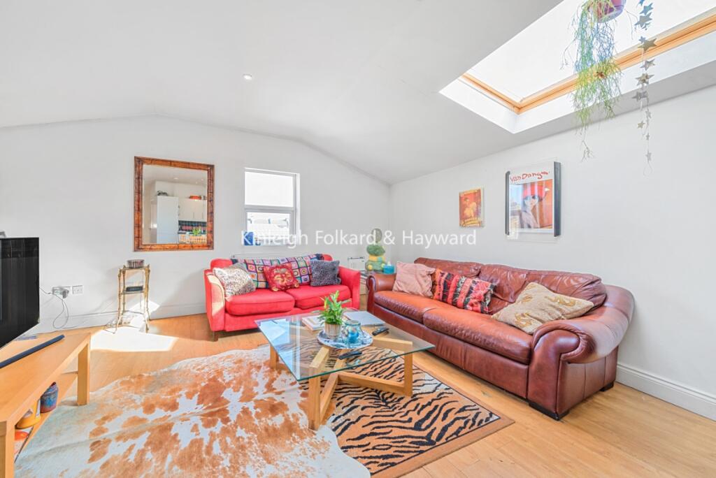 3 bed 1st Floor Flat for rent in Camberwell. From Kinleigh Folkard & Hayward - Sales - East Dulwich