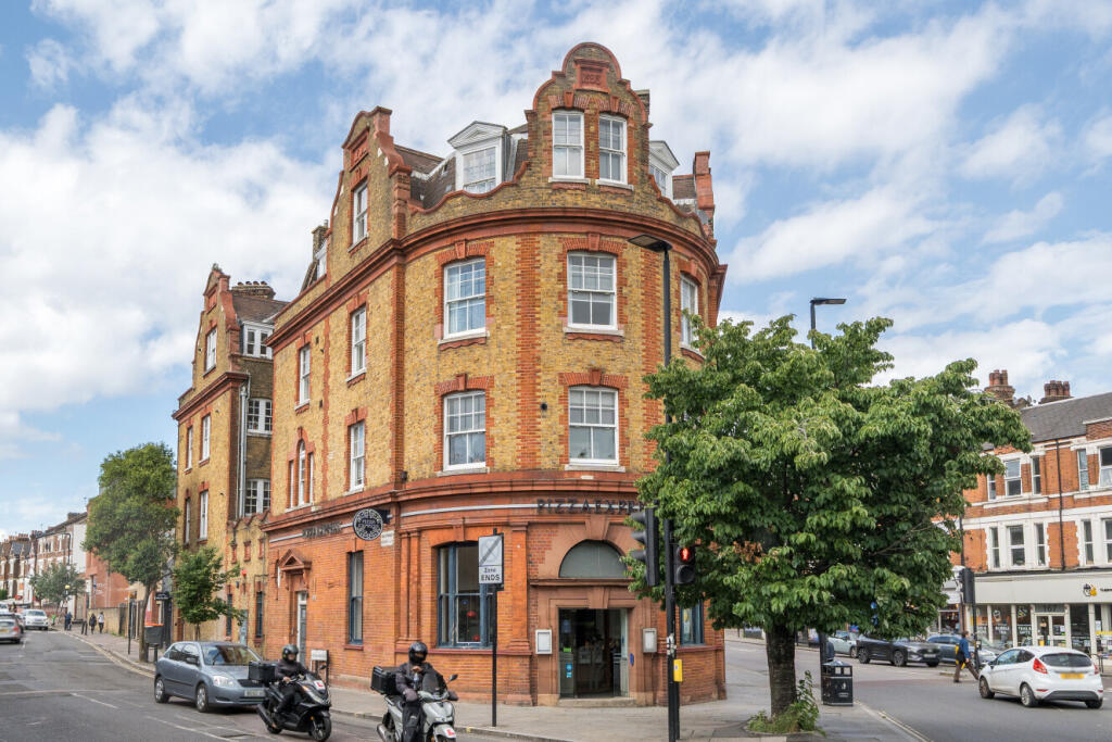 3 bed 1st Floor Flat for rent in Clapham. From Kinleigh Folkard & Hayward - Sales - East Dulwich