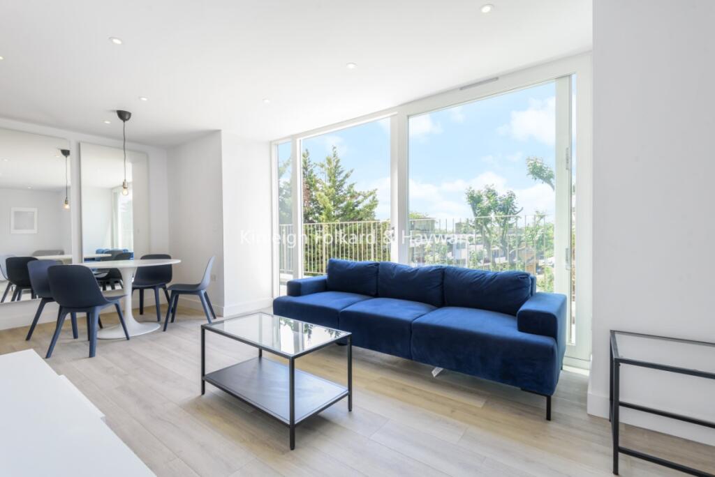 2 bed 1st Floor Flat for rent in London. From Kinleigh Folkard & Hayward - Sales - East Dulwich