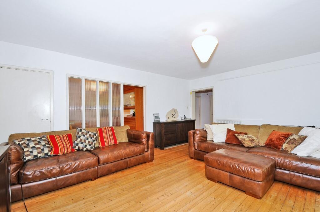 2 bed 1st Floor Flat for rent in London. From Kinleigh Folkard & Hayward - Sales - East Dulwich