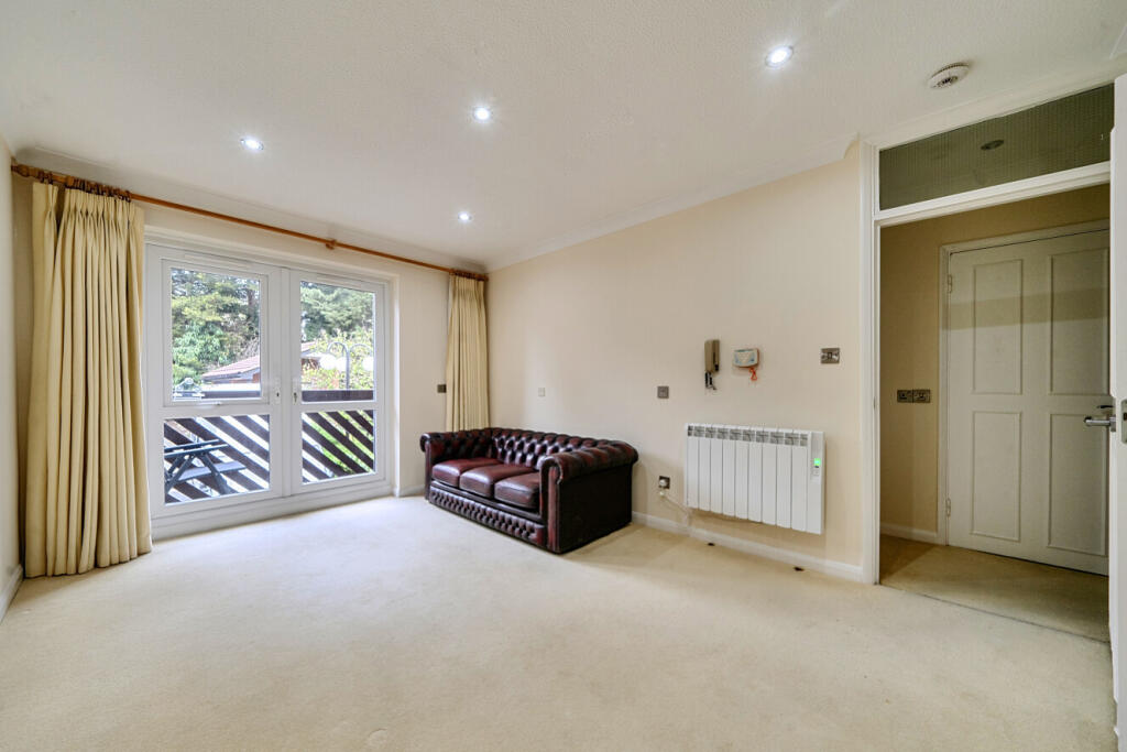 4 bed 1st Floor Flat for rent in Streatham. From Kinleigh Folkard & Hayward - Sales - East Dulwich