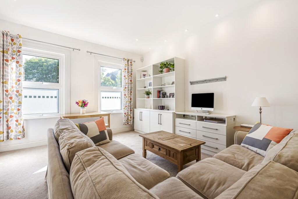 2 bed 1st Floor Flat for rent in Camberwell. From Kinleigh Folkard & Hayward - Sales - East Dulwich