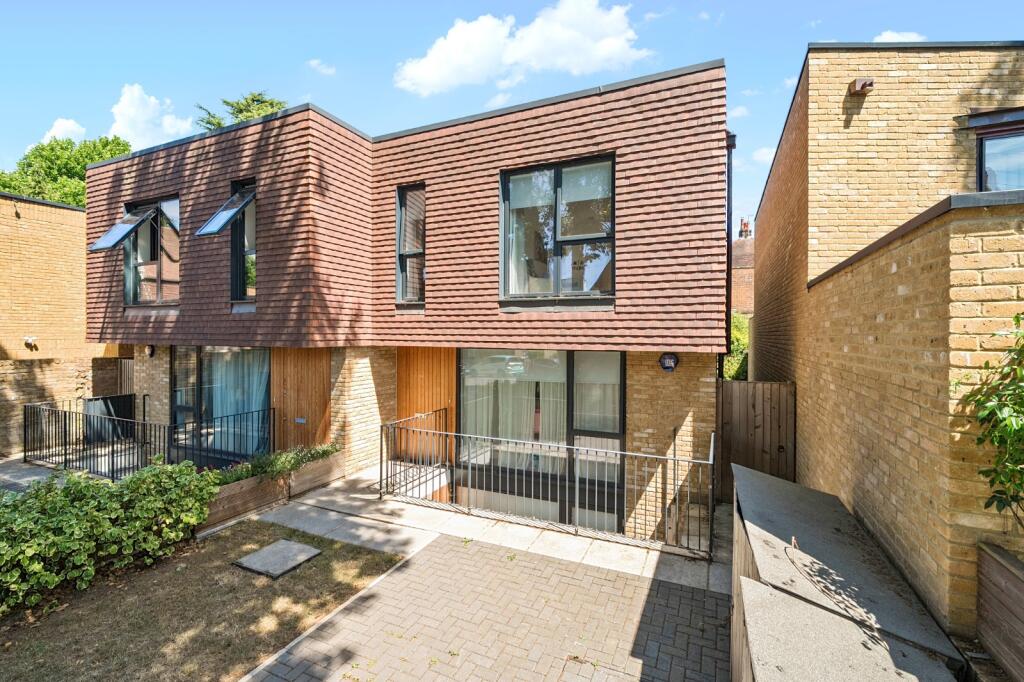 4 bed Detached for rent in Camberwell. From Kinleigh Folkard & Hayward - Sales - East Dulwich 4 bed Detached for rent in Camberwell. From Kinleigh Folkard & Hayward - Sales - East Dulwich