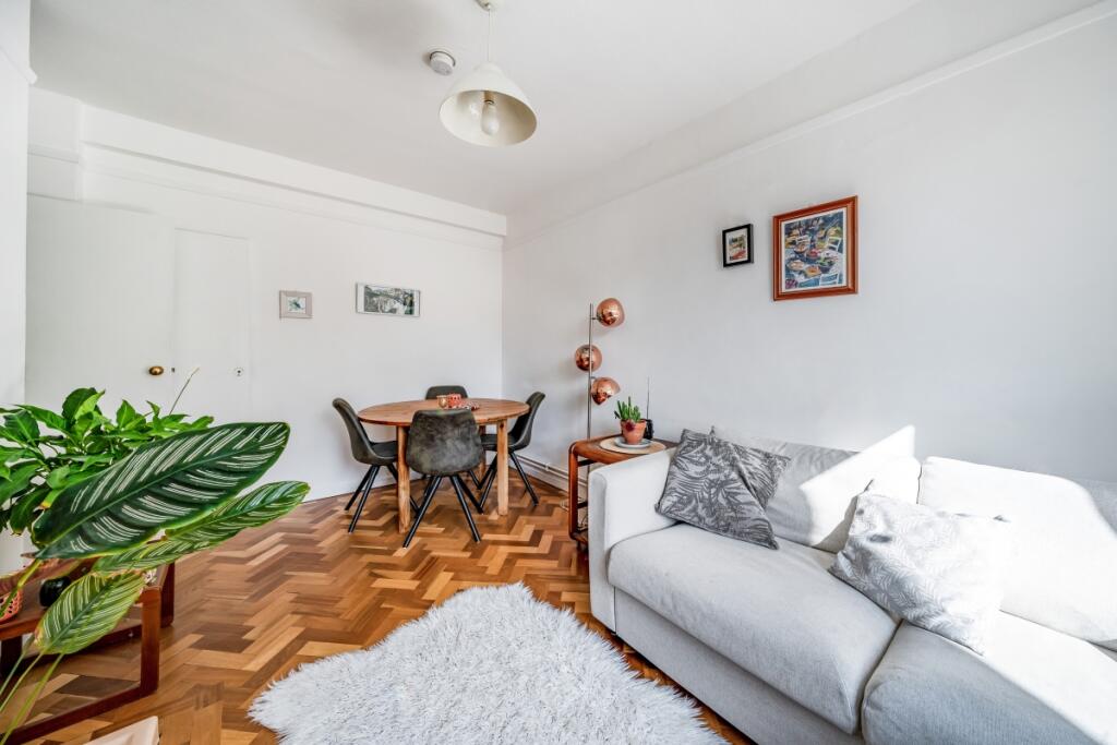 2 bed 1st Floor Flat for rent in Camberwell. From Kinleigh Folkard & Hayward - Sales - East Dulwich 2 bed 1st Floor Flat for rent in Camberwell. From Kinleigh Folkard & Hayward - Sales - East Dulwich