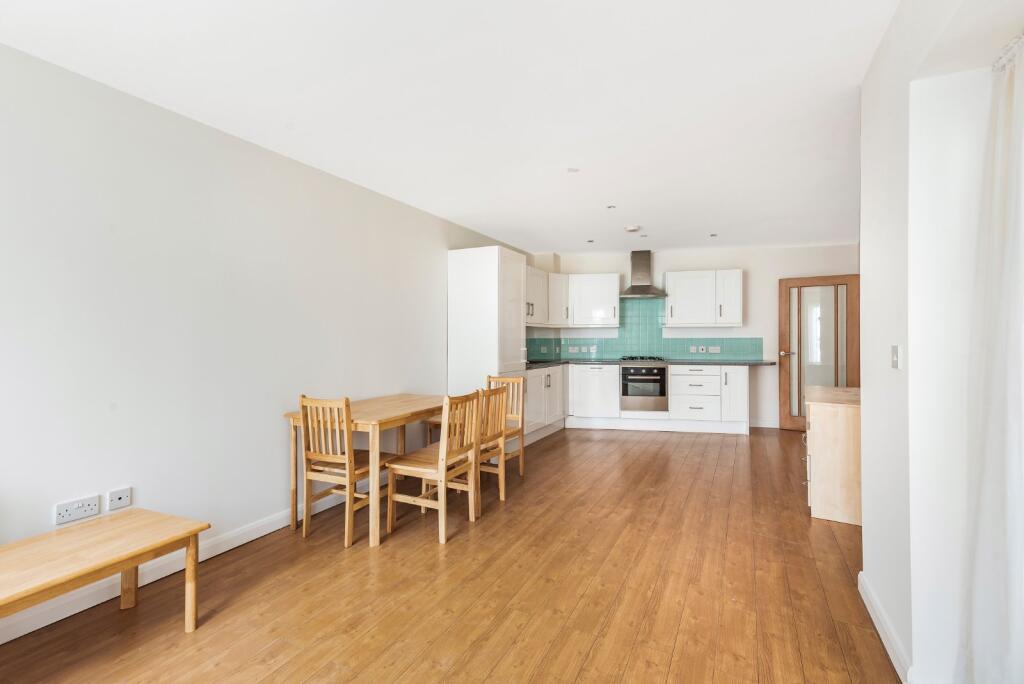 2 bed 1st Floor Flat for rent in London. From Kinleigh Folkard & Hayward - Sales - East Dulwich