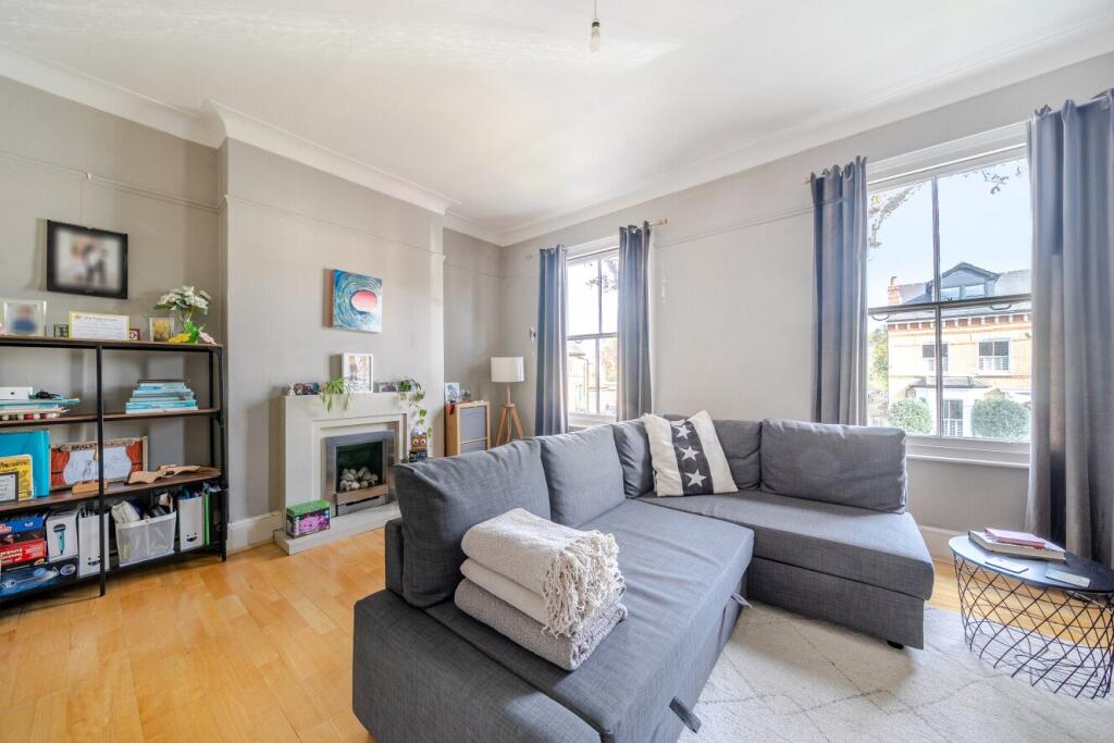 2 bed 1st Floor Flat for rent in London. From Kinleigh Folkard & Hayward - Sales - East Dulwich