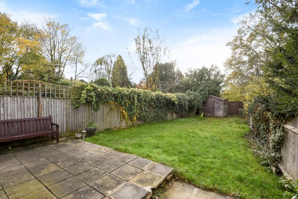 5 bed Detached House for rent in Finchley. From Kinleigh Folkard and Hayward Finchley - Sales and Lettings