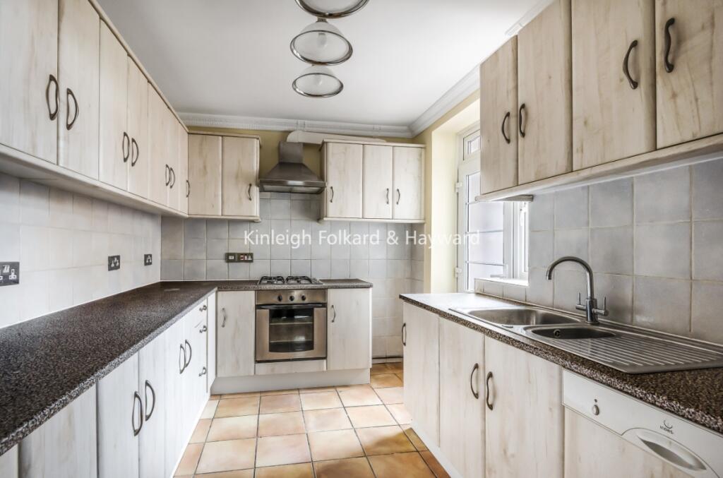 3 bed Flat for rent in Finchley. From Kinleigh Folkard and Hayward Finchley - Sales and Lettings