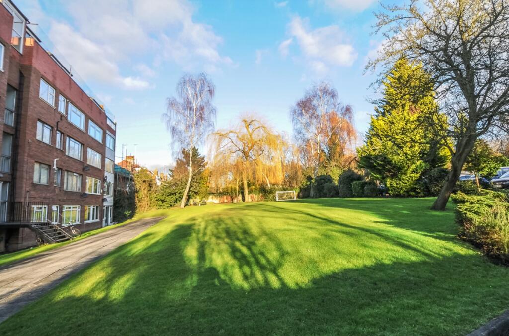2 bed Flat for rent in Friern Barnet. From Kinleigh Folkard and Hayward Finchley - Sales and Lettings