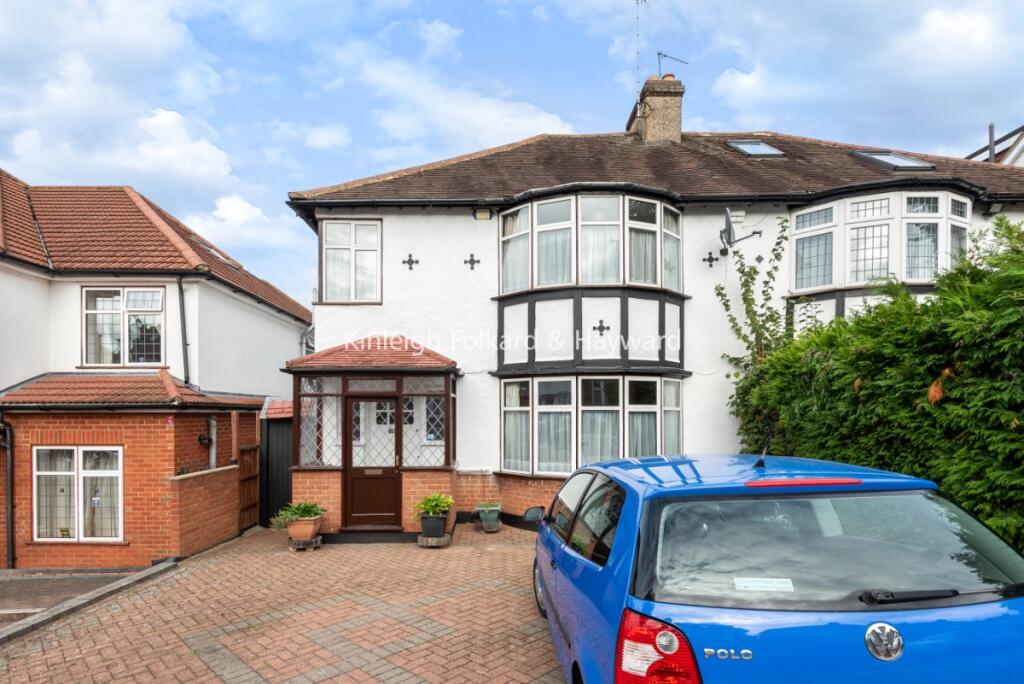 3 bed Detached House for rent in Finchley. From Kinleigh Folkard and Hayward Finchley - Sales and Lettings