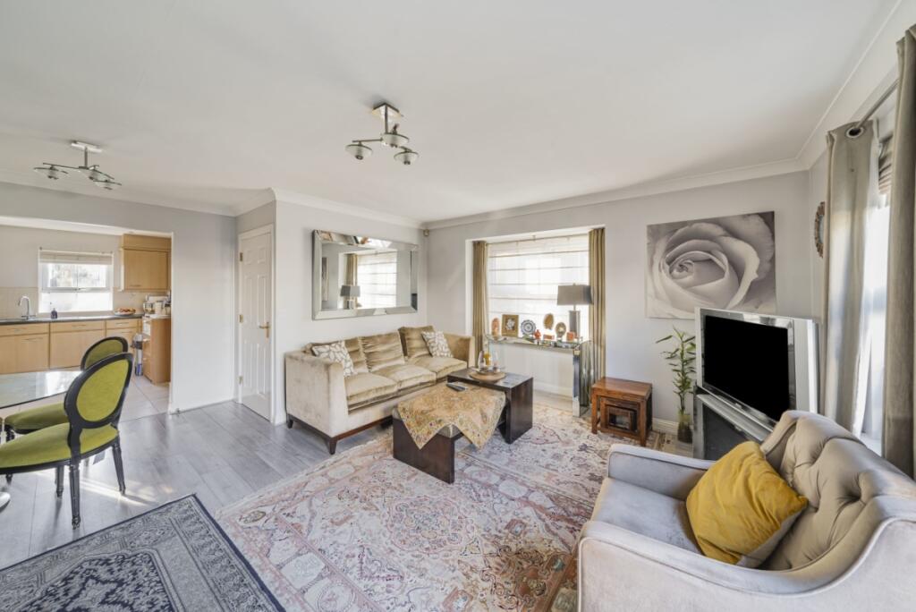 4 bed Detached for rent in London. From Kinleigh Folkard & Hayward - Sales - Finchley 4 bed Detached for rent in London. From Kinleigh Folkard & Hayward - Sales - Finchley