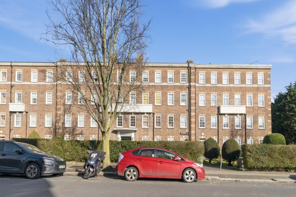 3 bed 1st Floor Flat for rent in London. From Kinleigh Folkard & Hayward - Sales - Finchley