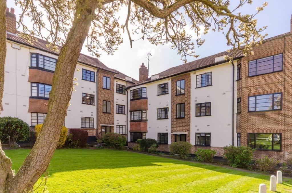 2 bed 1st Floor Flat for rent in London. From Kinleigh Folkard & Hayward - Sales - Finchley