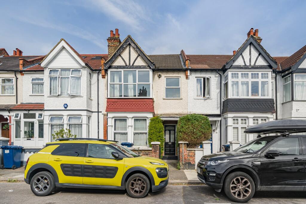 2 bed 1st Floor Flat for rent in Hendon. From Kinleigh Folkard & Hayward - Sales - Finchley