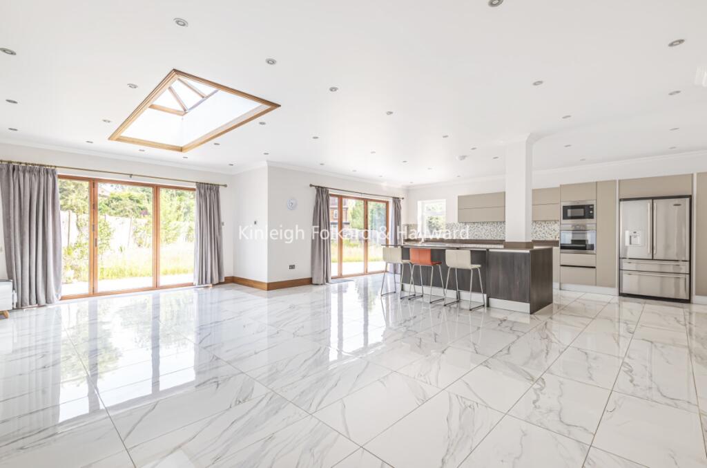 6 bed Semi Detached for rent in Friern Barnet. From Kinleigh Folkard & Hayward - Sales - Finchley
